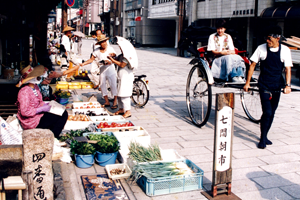 七間朝市